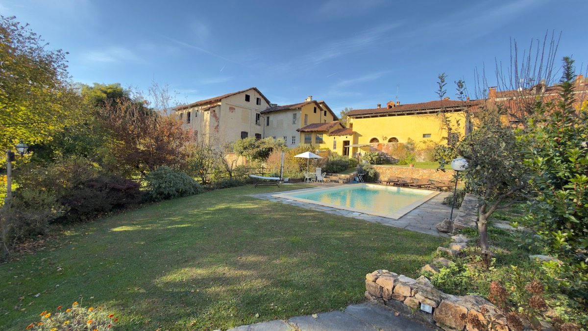 Mongrando Casale con Piscina In Vendita